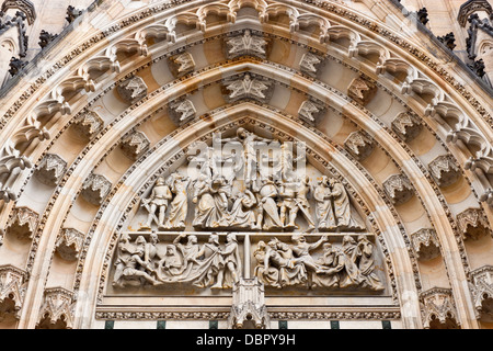 Bogen Sie über dem Haupteingang der St.-Veits-Dom Stockfoto