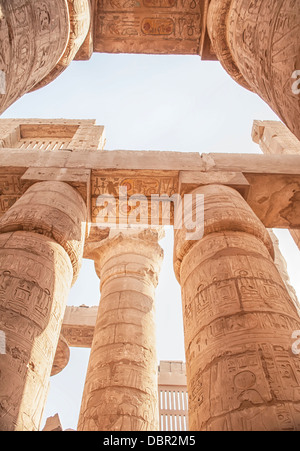 Spalten in der Perspektive des berühmten Karnak-Tempel in Luxor Stockfoto