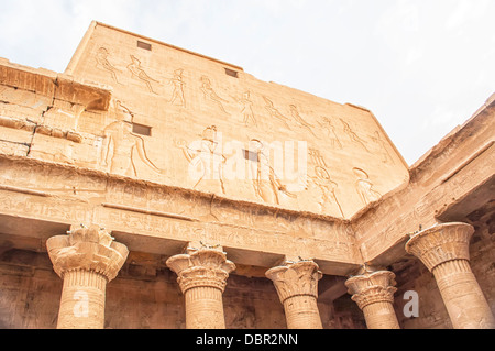 Detail der berühmten Tempel von Edfu in Ägypten Stockfoto