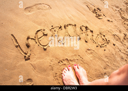 Sommer im Sand am Strand geschrieben Stockfoto