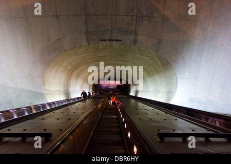 Rolltreppe zur u-Bahn-Station Dupont Circle Metro. Washington DC Stockfoto