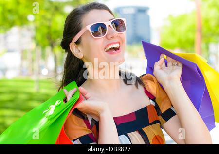 Ein nettes Mädchen glücklich aus, Einkaufen Stockfoto