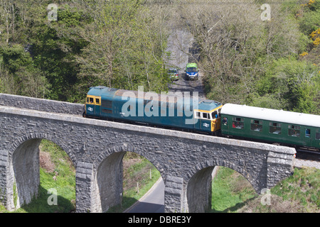 Diesel Lokomotive leitet einen Sonderzug während der 2013 Diesel Gala auf der Swanage Steam Railway Dorset Stockfoto