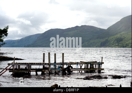 Blick auf Loch Ness und den Piers von unteren Foyers in der Nähe von Inverness Schottland Stockfoto