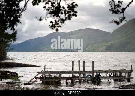 Blick auf Loch Ness und den Piers von unteren Foyers in der Nähe von Inverness Schottland Stockfoto