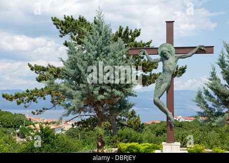 Kreuz auf dem Hügel über, Vrbnik, Insel Krk, Kvarner Bucht, Kroatien Stockfoto