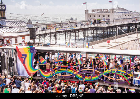 Brighton, UK. 3. Juli 2013. 2013-Pride-Parade am Pier von Brighton, Brighton Photo Credit: Julia Claxton/Alamy Live News Stockfoto