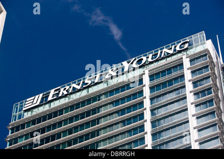 Ernst & Young-Logo auf der Oberseite Bürogebäude Innenstadt CBD Central Business District Sydney New South Wales NSW Australia Stockfoto