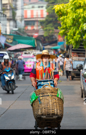 Szene auf dem Klong Toey Markt in Bangkok, Thailand Stockfoto