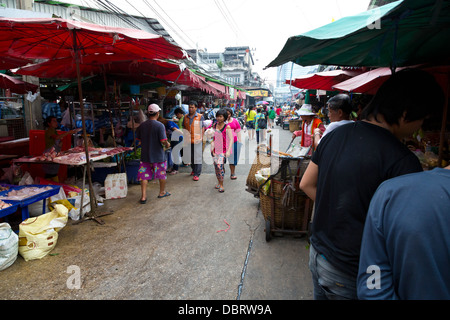 Szene auf dem Klong Toey Markt in Bangkok, Thailand Stockfoto