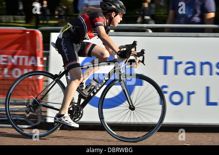 Aufsichtsrechtlichen RideLondon Grand Prix - Jugendliche Radrennsport Stockfoto