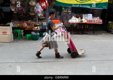 Szene auf dem Klong Toey Markt in Bangkok, Thailand Stockfoto