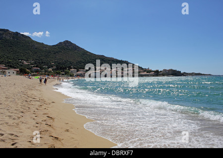 Der mediterrane Ferienort Algajola liegt zwischen Calvi und l ' Ile Rousse auf der Nord-Ostküste von Korsika, Frankreich. Stockfoto