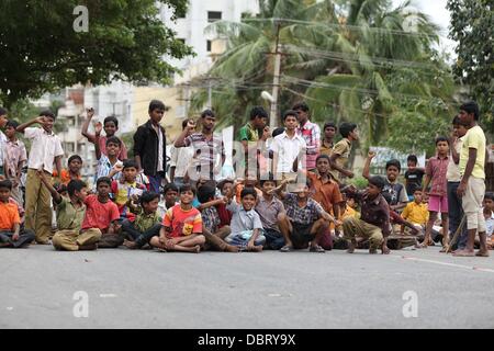 Puttaparthy, Indien, 4. August 2013. Indische Kinder aus Puttaparthy in Andhra Pradesh protestieren gegen die Schaffung des neuen Bundesstaates Telangana, die den Staat Andhra Pradesh in zwei trennen würde. Bildnachweis: Werli Francois/Alamy Live-Nachrichten Stockfoto