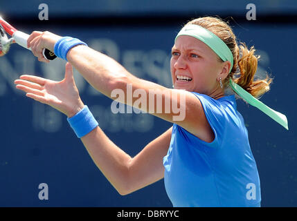 La Costa, Carlsbad, Kalifornien, USA. 2. August 2013. Petra Kvitova (CZE) während eines Spiels gegen Virginie Razzano (FRA) während das Viertelfinale der Southern California Open gespielt im La Costa Resort &amp; Spa in Carlsbad CA. Credit: Action Plus Sport/Alamy Live News Stockfoto