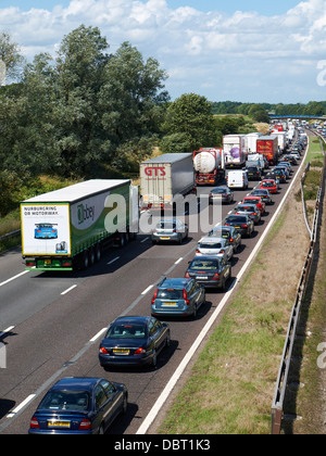 Stau auf der Autobahn M6 in der Nähe von Sandbach Cheshire UK Stockfoto