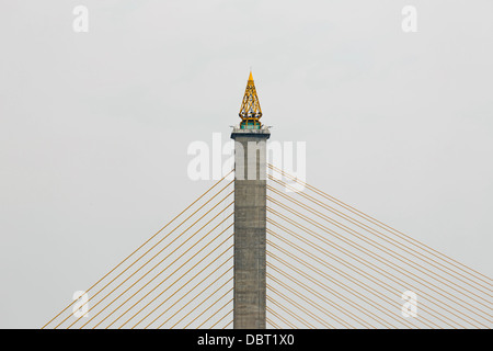 Brücke über den Chao Phrya Tipp eines Flusses in Bangkok, Thailand Stockfoto