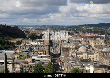 Vista Ansicht von Edinburgh, einschließlich der Princes Street, gesehen vom Calton Hill, Edinburgh, Schottland Stockfoto