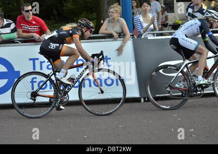 London UK, 3. August 2013. Aufsichtsrechtlichen RideLondon Grand-Prix - Frauen Radsport Credit: Marcin Libera/Alamy Live News Stockfoto