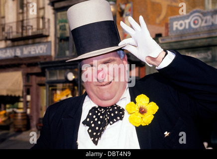 Komiker W.C. Fields ist unter den letzten Filmstars gespielt von Charakterdarsteller roaming der Themenpark Universal Studios in Hollywood, Kalifornien, USA. Stockfoto