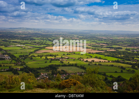 Blick nach Osten in Richtung der Cotswolds von Jubilee Hill in den Malvern Hills, Worcestershire, England, UK Stockfoto