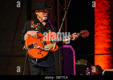 Senigallia, Italien. 3. August 2013. Summer Jamboree [International Festival 60 Wiederbelebung & Rock'n'Roll], Duane Eddy erklingt, in Foro Annonario in Senigallia, Italien am 3. August 2013. Bildnachweis: Valerio Agolino/Alamy Live-Nachrichten Stockfoto