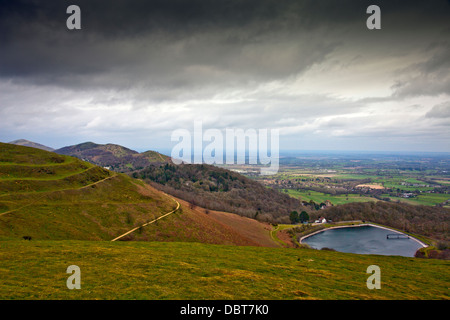 Blick nach Norden über britischen Lager Stausee entlang der Malvern Hills, Worcestershire, England, UK Stockfoto