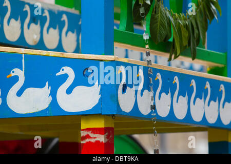 Leicester, UK, 4. August 2013.  Detail aus einem Wagen während der Rathayatra Straßenfest in Leicester Stadtzentrum entfernt.   Drei 40ft Streitwagen wurden von Hand zog durch die Stadt, begleitet von Tanz und Musik.  Rathayatra ist eine 5.000 Jahre alte Festival mit Ursprung in Jagannatha Puri in Indien. Bildnachweis: Graham Wilson/Alamy Live-Nachrichten Stockfoto