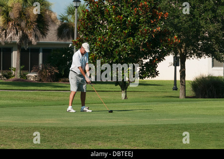 Golfen auf dem Golfplatz Amelia im Mallory Hill Country Club in The Villages, Florida Bewohner. Stockfoto