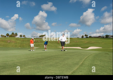 Golfen auf dem Golfplatz Amelia im Mallory Hill Country Club in The Villages, Florida Bewohner. Stockfoto