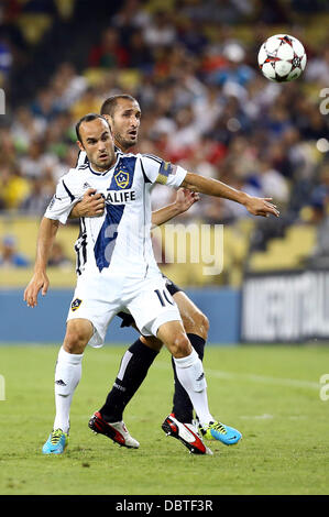 Los Angeles, Kalifornien, USA. 3. August 2013. 3. August 2013 Los Angeles, Kalifornien: Los Angeles Galaxy Mittelfeldspieler Landon Donovan (10) bewegt sich der Ball in Aktion während Match 6 Guinness International Champions Cup Soccer Spiel zwischen Juventus Turin und Los Angeles Galaxy im Dodger Stadium am 3. August 2013 in Los Angeles, Kalifornien. Rob Carmell/CSM/Alamy Live-Nachrichten Stockfoto