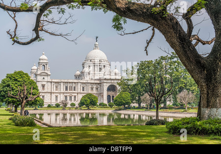 Victoria Memorial an einem hellen sonnigen Morgen in Kolkata (Kalkutta), Indien. Stockfoto