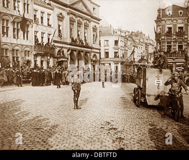 Der erste Kommandant Inspektion Truppen in Mons während WW1 Stockfoto