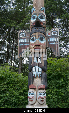 Totempfähle im Totem Bight State Park, Ketchikan, Alaska. Stockfoto