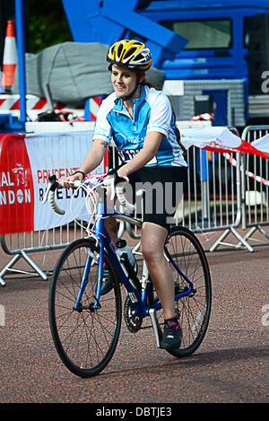 London, UK. 4. August 2013: letzter paar klassische Oberfläche in St James Park von Surrey RideLondon - 100. Bildnachweis: Siehe Li/Alamy Live News Stockfoto