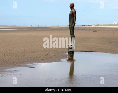 Ein weiterer Ort Kunstwerk Statue an Crosby Strand in Lancashire Stockfoto