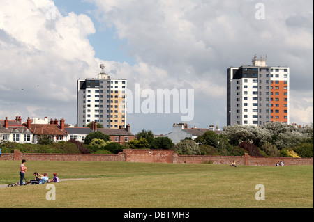 Teil des Crosby Coastal Park auf Merseyside und Gehäuse bei Waterloo Stockfoto