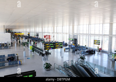 Erhöhten Blick ins Innere der Luftseite Abflughalle, Terminal 3