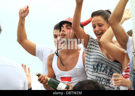 Atmosphäre die Voile Rouge Beach-Party in St. Tropez St Tropez - 19.08.11 Stockfoto