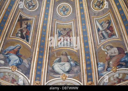 Detail der Kuppel und Fresken in der Basilika St. Peter, Vatikan, Rom, Latium, Italien, Europa Stockfoto