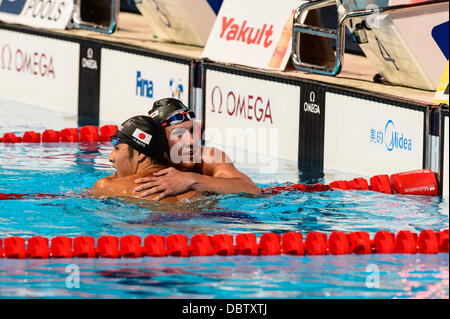 Barcelona, Spanien. 4. August 2013: Japans Daiya Seto erhält Glückwünsche von USAs Chase Kalisz für seinen Sieg nach die Männer 400 m Lagen Finale am 15. FINA-Weltmeisterschaften in Barcelona. Bildnachweis: Matthi/Alamy Live-Nachrichten Stockfoto