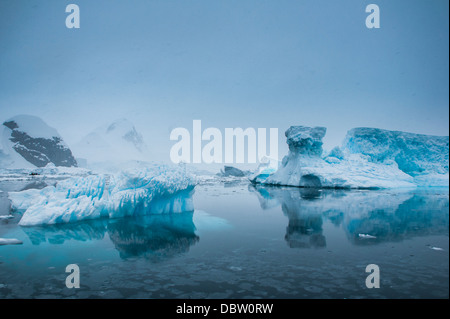 Eisberg in der Antarktis Gewässern, Enterprise Island, Antarktis, Polarregionen Stockfoto