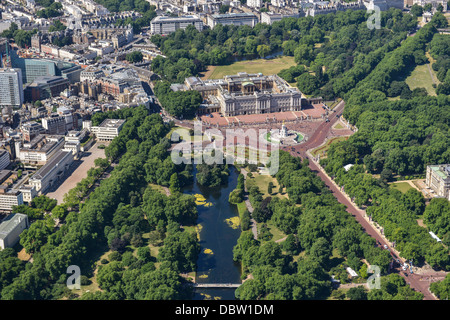 Luftaufnahme des Buckingham Palace, The Mall und St James' Park Stockfoto