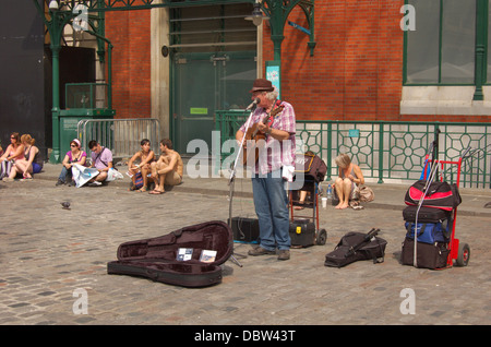 Sängerin im Covent Garden in London, England. Editorial nur 18. August 2012 Stockfoto