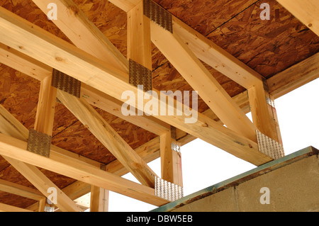 Boden / Decke Balken / Traversen in ein neues Haus im Bau Stockfoto