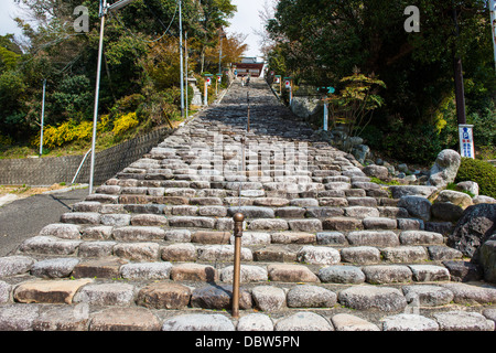Steile Treppe zu den Ishiteji-Tempel in Matsuyama, Shikoku, Japan, Asien Stockfoto