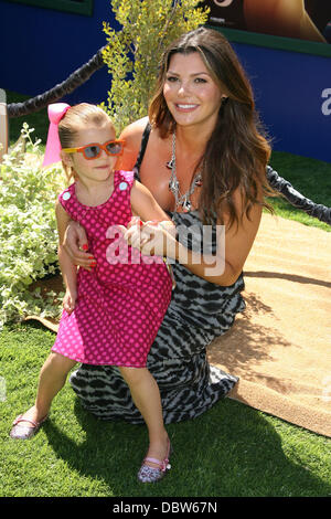 Ali Landry und Tochter Estela Inès Monteverde Welt Premiere von Disney "der König der Löwen 3D" statt, an der El Capitan Theatre Hollywood, California - 27.08.11 Stockfoto