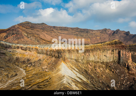 Kraterrand auf Mount Naka aktiven Vulkan, Mount Aso, Kyushu, Japan, Asien Stockfoto