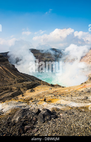 Mount Naka aktive Kratersee, Mount Aso, Kyushu, Japan, Asien Stockfoto