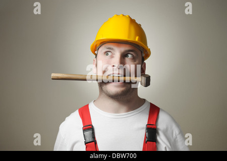 Verrückte junge Arbeiter Stockfoto